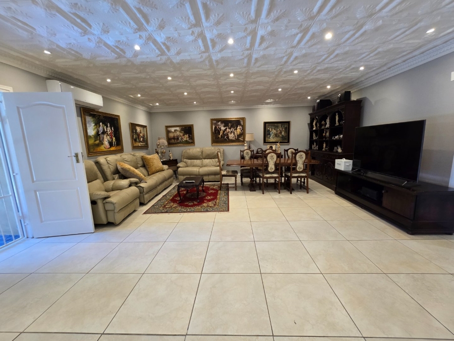 5 Bedroom Property for Sale in Heuwelsig Free State